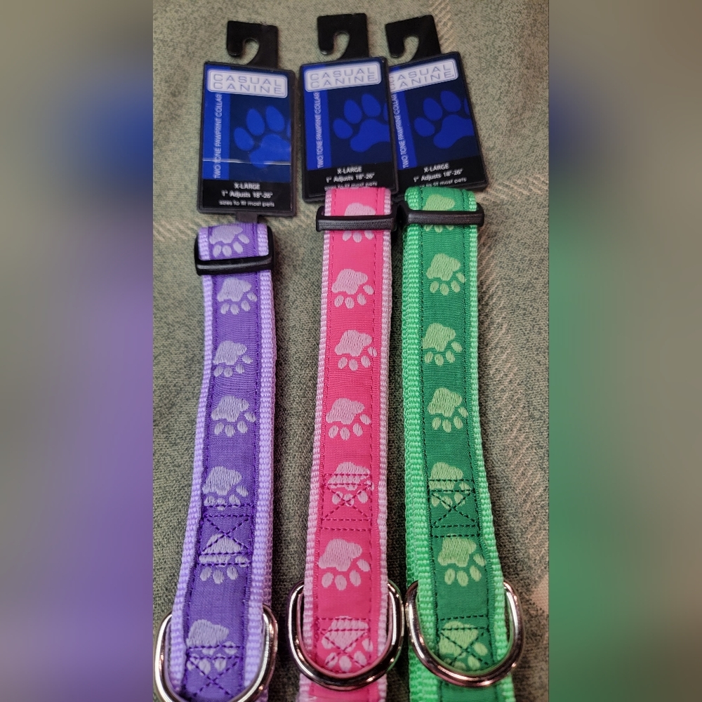Casual Canine pawprint collar
